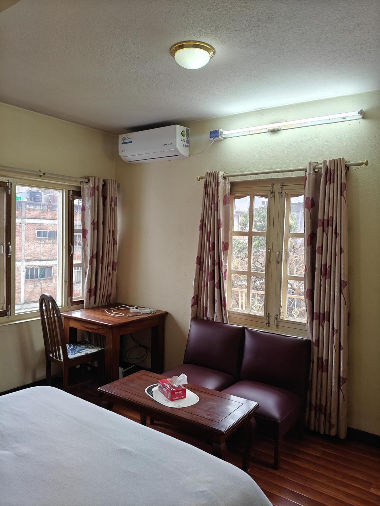 Rooftop Studio And 2Bhk Apartments In Kathmandu'S Most Happening Place Esterno foto